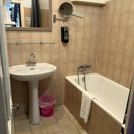 Hotell Le Bon Accueil Porto (Corsica)