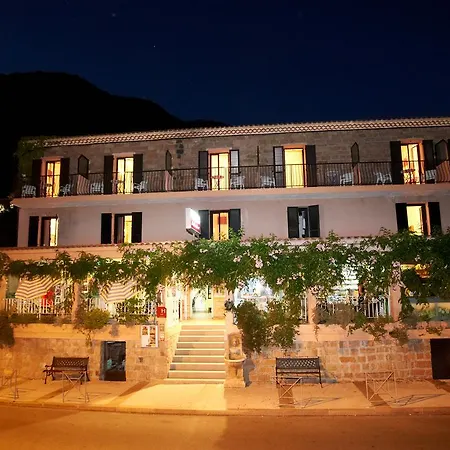 Le Bon Accueil 2* Porto (Corsica)